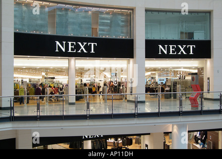 Nächsten Frauen Damen Kinder jungen Mädchen Männer Gent Kleidung Mann männlich Jacke Mantel Hose Hemd moderne trendige Verkauf Arndale centre Manc Stockfoto