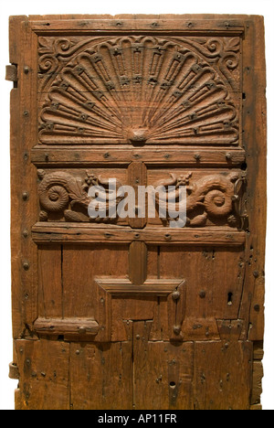 Eichentür Holz Holz antik antike geschnitzte Relief Geschichte historisches Erbe Stud Peg Rowallan Schloss Cunningham Ayrshire Schotte S Stockfoto