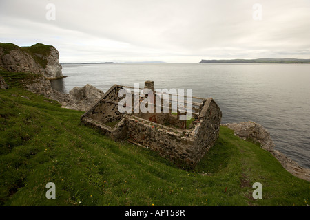 Verlassene und stillgelegten Lachsfischen Hütte Co Antrim Nordirland Vereinigtes Königreich Stockfoto