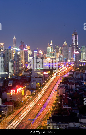 Gaojia Autobahn, Yan'an Zhonglu Autobahn, Gaojia, erhöhte Schnellstraßensystem, Hochstrasse, Autobahnring, Autobahnkreuz Im Zentrum v Stockfoto