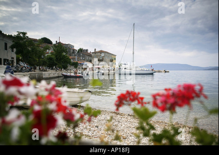 Blick auf den Hafen, Valun, Insel Cres, Kroatien Stockfoto