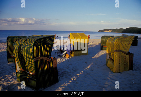 Strandkörbe mit Meer Blick auf Binz, Insel Rügen, Mecklenburg-Western Pomerania, Deutschland, Europa Stockfoto