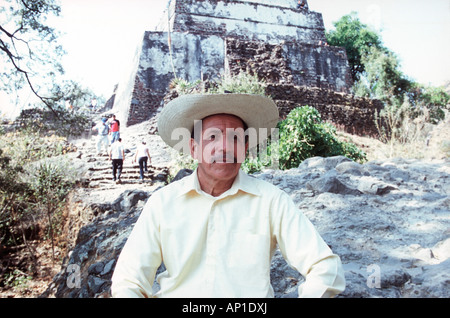 Porträt der Mexikaner, Männlich, Mexiko, Mittelamerika, auf der Suche in der Kamera Licht Lächeln, freundlich, trägt einen Hut, Schutz gegen Stockfoto