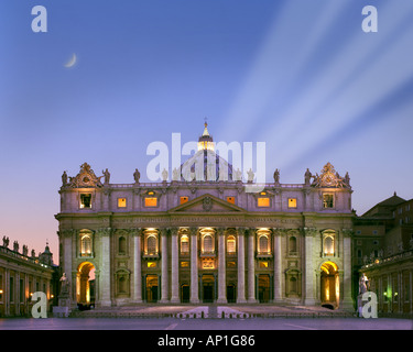 IT - Rom: Saint Peters Basilika bei Nacht Stockfoto