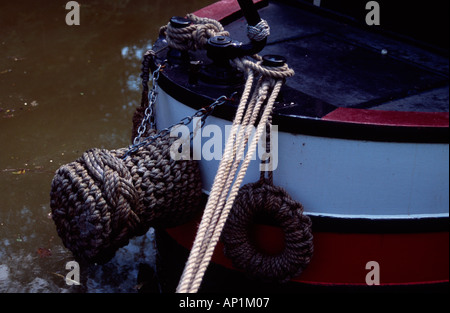 Das Heck des schmalen Boot, Kennet und Avon Kanal Bath Spa, Somerset, England UK Stockfoto