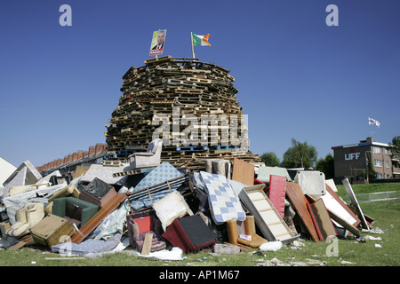 Loyalist 11. Nacht Lagerfeuer auf Annadale Damm in Belfast gebaut Stockfoto