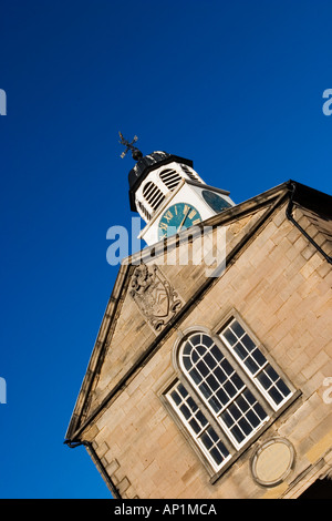 Das alte Rathaus im Marktplatz Whitby North Yorkshire England Stockfoto