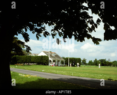 Cheshire Eaton Dorf Cricket auf Eaton Hall Boden Stockfoto