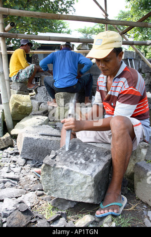 Arbeiter Wiederaufbau der Tempel von Prambanan nach dem Erdbeben 2006 Yogyakarta Java Indonesien Stockfoto