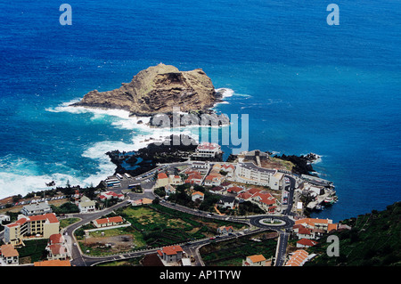 Blick vom Hügel hinunter auf Porto Do Moniz, Madeira Stockfoto