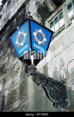 Garda Polizei Licht außerhalb einer Polizeistation, Dublin, Südirland Stockfoto