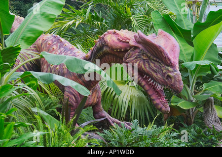 Dilophosaurus d.h. doppelte crested Reptil Dinosaurier aus der frühen Jurazeit geht auf eine Länge von 20 Fuß und w Stockfoto