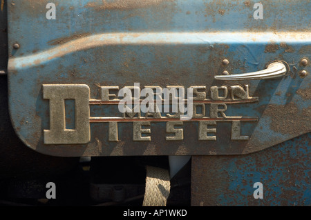 Traktor-Abzeichen auf einen alten Traktor Stockfoto