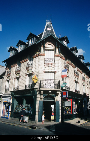 Eine Buchhandlung an einer Straßenecke, Saint-Pierre-Sur-Dives, Normandie, Frankreich Stockfoto