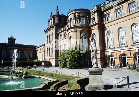 Blenheim Palace, Woodstock, nahe Oxford, Oxfordshire, England. Oberwasser-Terrasse Stockfoto