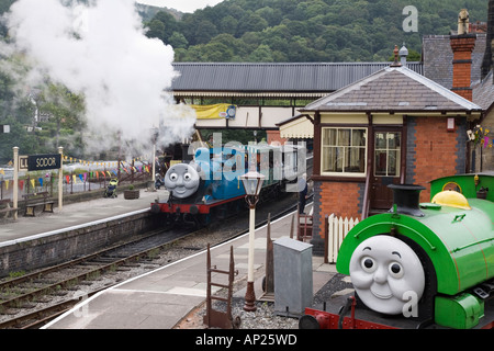 Dampfzüge Percy und Thomas die Lok im Bahnhof für besondere Veranstaltung auf Llangollen Steam Railway Denbighshire Wales UK Stockfoto