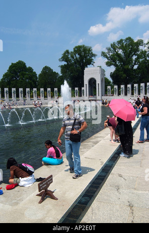 Blick auf den Säulen und Atlantic Pavillon an den zweiten Weltkrieg Memorial National Mall Washington DC USA Amerika Stockfoto