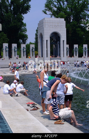 Blick auf den Säulen und Atlantic Pavillon an den zweiten Weltkrieg Memorial National Mall Washington DC USA Amerika Stockfoto