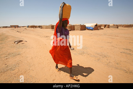 Wasserversorgung als humanitäre Hilfe Stockfoto