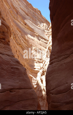 Die Coloured Canyon in der Sinai Region Eygpt wo Gesteinsschichten ausgehöhlt haben, geben eine spektakuläre natürliche Schlucht Stockfoto