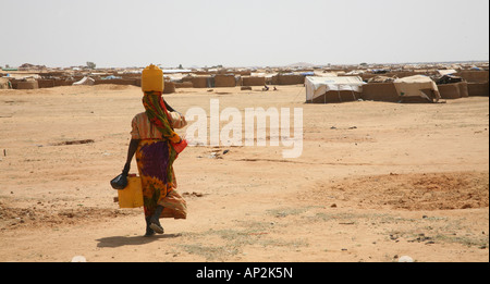 Wasserversorgung als humanitäre Hilfe Stockfoto