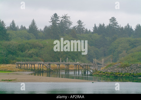 Washington State WA Quillayute River in der Nähe von Stadt von La Push und Olympic National Park Mund Andocken der alten pier Stockfoto