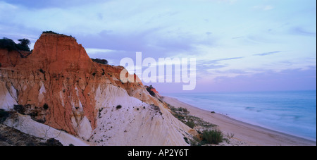 Falesia Strand bei Sonnenaufgang, Praia da Falésia, in der Nähe von Vilamoura, Algarve, Portugal, Europa Stockfoto