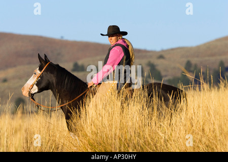 Cowgirl auf Pferd, Oregon, USA Stockfoto