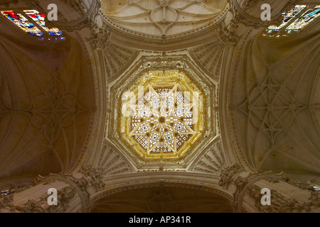 Gewölbe der Kuppel, Kuppel, 16. Jahrhundert, 59m hoch, in der Kathedrale Santa María, Catedral Santa María, Burgos, Kastilien-Leon, Spanien Stockfoto