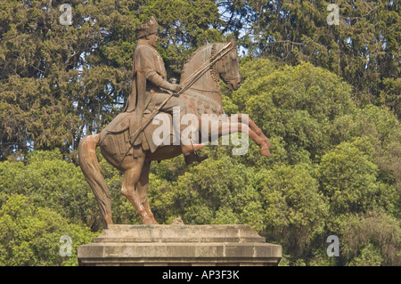 Auf Menelik II Platz steht das Reiterstandbild des Kaisers Menelik II - der Gründer von Addis Abeba. Stockfoto