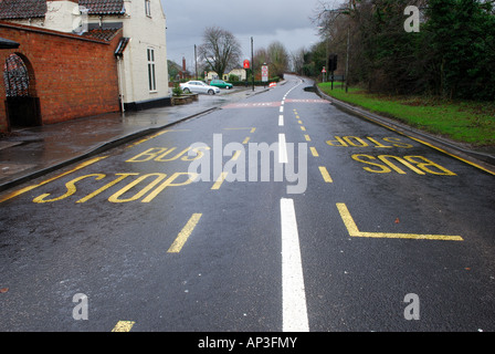 Bus Stop-Schild auf der Straße. Stockfoto