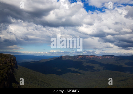 Wolken über das Jamison Valley von Wentworth Falls Lookout New South Wales Australien Stockfoto