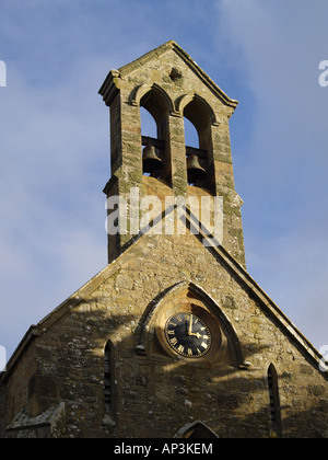 Glockenturm und Uhr St. Micheal und alle Engel Kirche Bude Cornwall U K Stockfoto