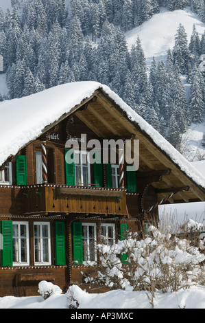Schweiz, Bern, KANDERSTEG: Kandertal Tal, Skihütte / Winter Stockfoto