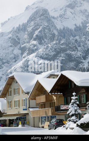 Schweiz, Bern, KANDERSTEG: Kandertal Tal, Skihütte / Winter Stockfoto