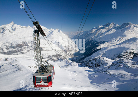 Schweiz, Wallis/Valais, ZERMATT: Trockener Steg (2939 m El) / Winter Seilbahn von Furi Stockfoto