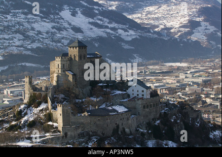 Schweiz, Wallis/Valais SION: Basilique de Valere (12.Jh.) & Stadt Morgen / Winter Stockfoto