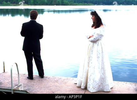 Angeln am Dock zu pflegen, wie Braut ungeduldig Alter von 27 Jahren wartet. Roy See Nisswa Minnesota MN USA Stockfoto