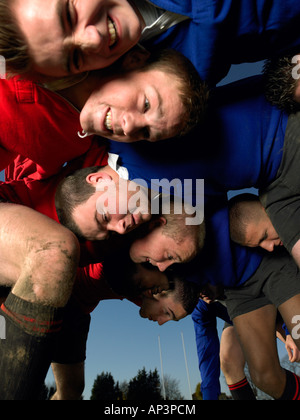 Rugby-Spieler in einem scrum Stockfoto