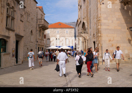 Ein Spaziergang durch das Zentrum der Stadt Korcula in Kroatien Tourist Stockfoto