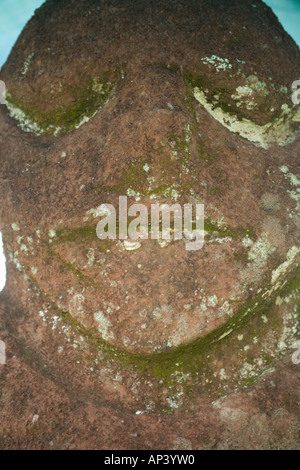 Outdoor-8 Fuß hohe Tiki Statue von Raivavae im Australs, Gauguin Museum, Tahiti Nui, Gesellschaftsinseln Stockfoto