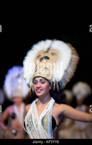 Traditionelle polynesische Tamure Tanz, Tiki Village, Insel Moorea, Gesellschaftsinseln. Französisch-Polynesien, Südsee Stockfoto