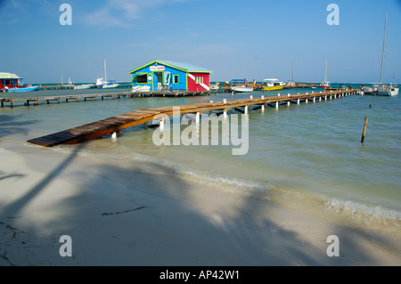 Mittelamerika, Belize, Karibik, Ambergris Caye, San Pedro. Insel-Pier. Stockfoto