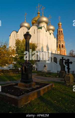 Smolensky Kathedrale und Friedhof am Novodevichiy Kloster in Moskau Stockfoto