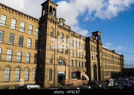 dh Salzmühle SALTAIRE WEST YORKSHIRE Titus Salze Alte Mühle Gebäude viktorianische Fabrik england Textil außen großbritannien Stockfoto