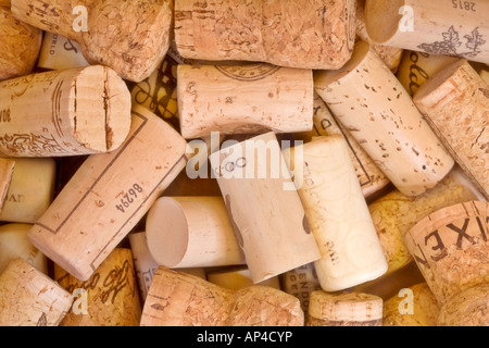 Große Anzahl von Korken von Wein-und Champagnerflaschen Stockfoto