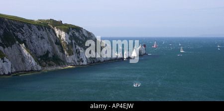 Die Nadeln von Alum Bay auf der Isle Of Wight gesehen Stockfoto