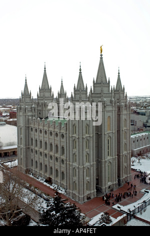 SLC LDS Tempel Winter. Blick hinunter auf Türme. Kirche von Jesus Christ Of Latter-day Saints Salt Lake City, Utah. Stockfoto