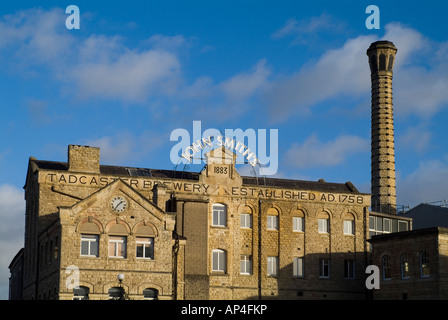 dh John Smith Brewery TADCASTER NORTH YORKSHIRE John Smiths alte Brauerei und Schornsteingebäude großbritannien Stockfoto