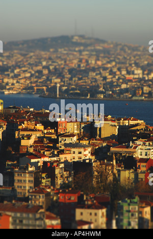 ISTANBUL, TÜRKEI. Tilt-Shift Blick auf Beyoglu, den Bosporus und den asiatischen Ufer der Stadt. 2007. Stockfoto